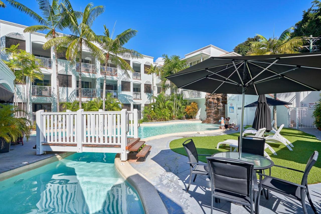 Alassio Apartments With Direct Pool Access Палм Коув Екстериор снимка