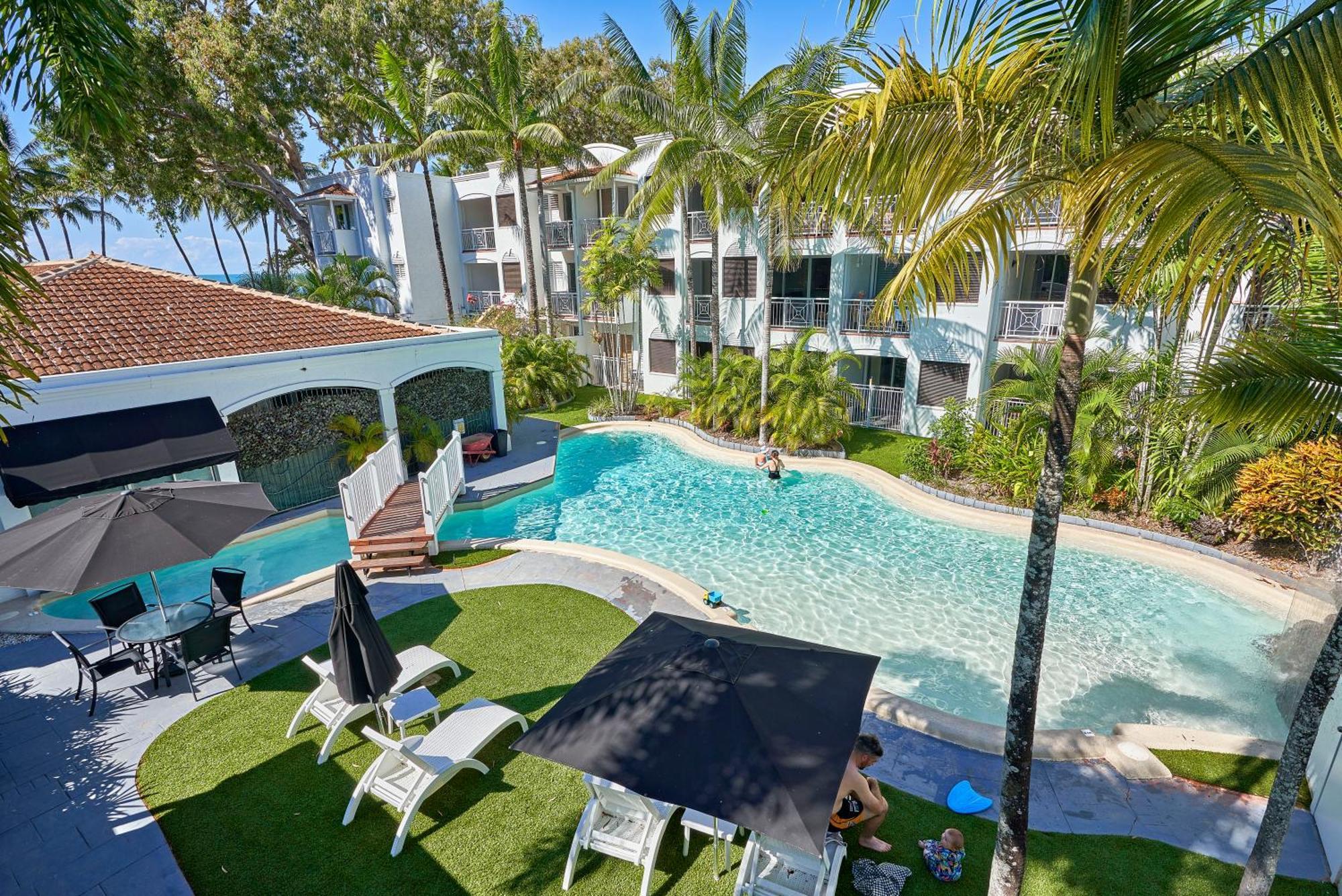 Alassio Apartments With Direct Pool Access Палм Коув Екстериор снимка