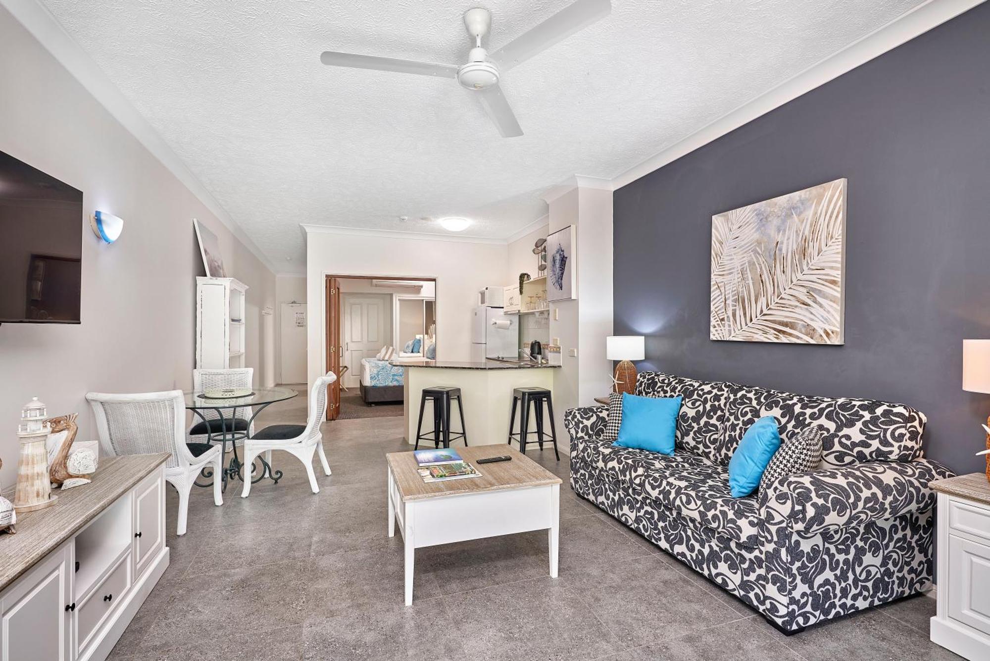 Alassio Apartments With Direct Pool Access Палм Коув Стая снимка