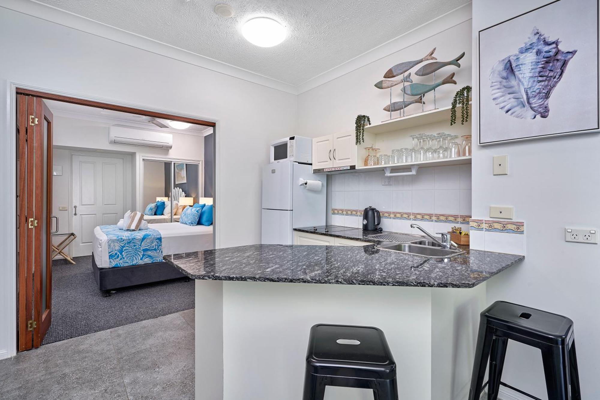 Alassio Apartments With Direct Pool Access Палм Коув Стая снимка