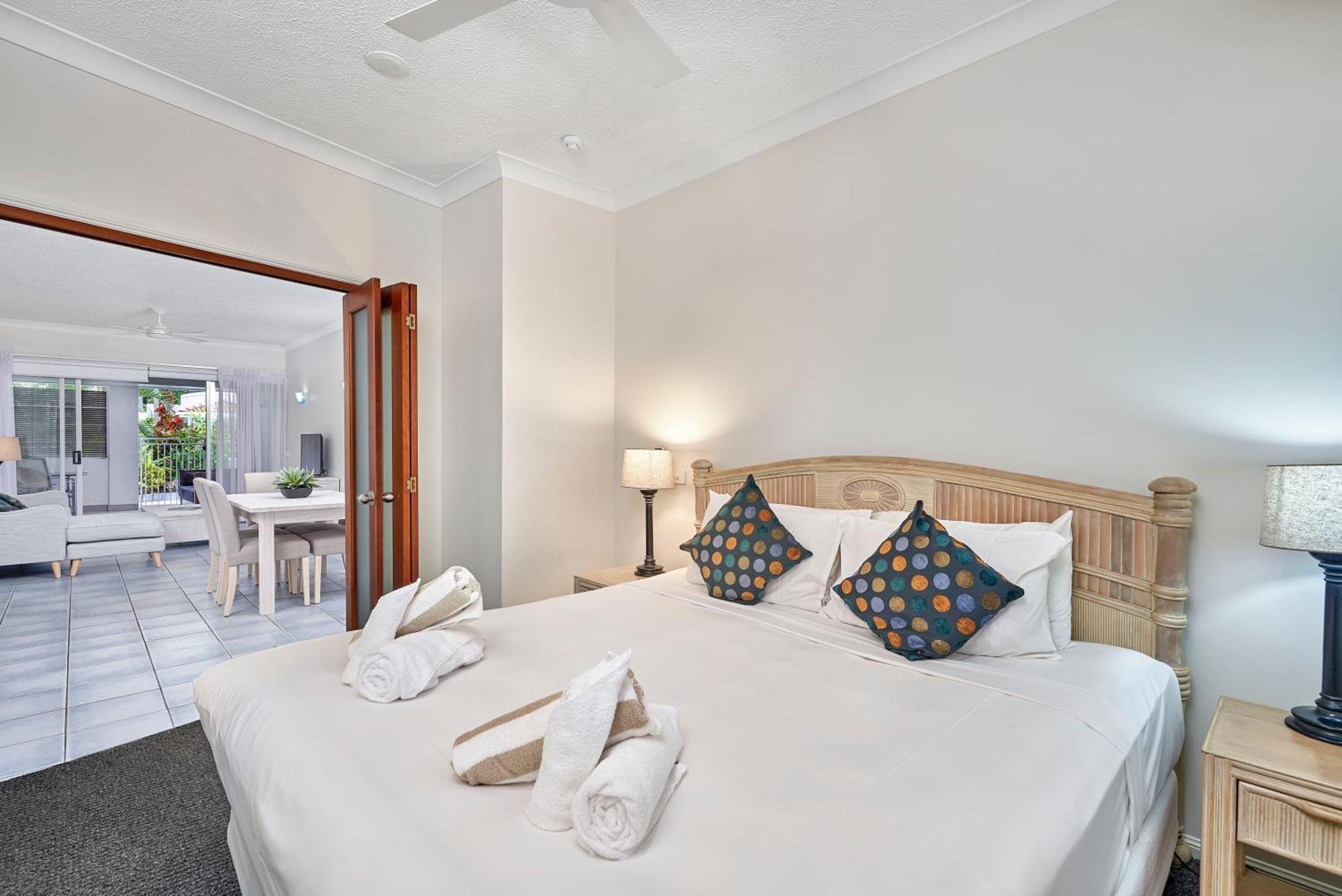 Alassio Apartments With Direct Pool Access Палм Коув Стая снимка