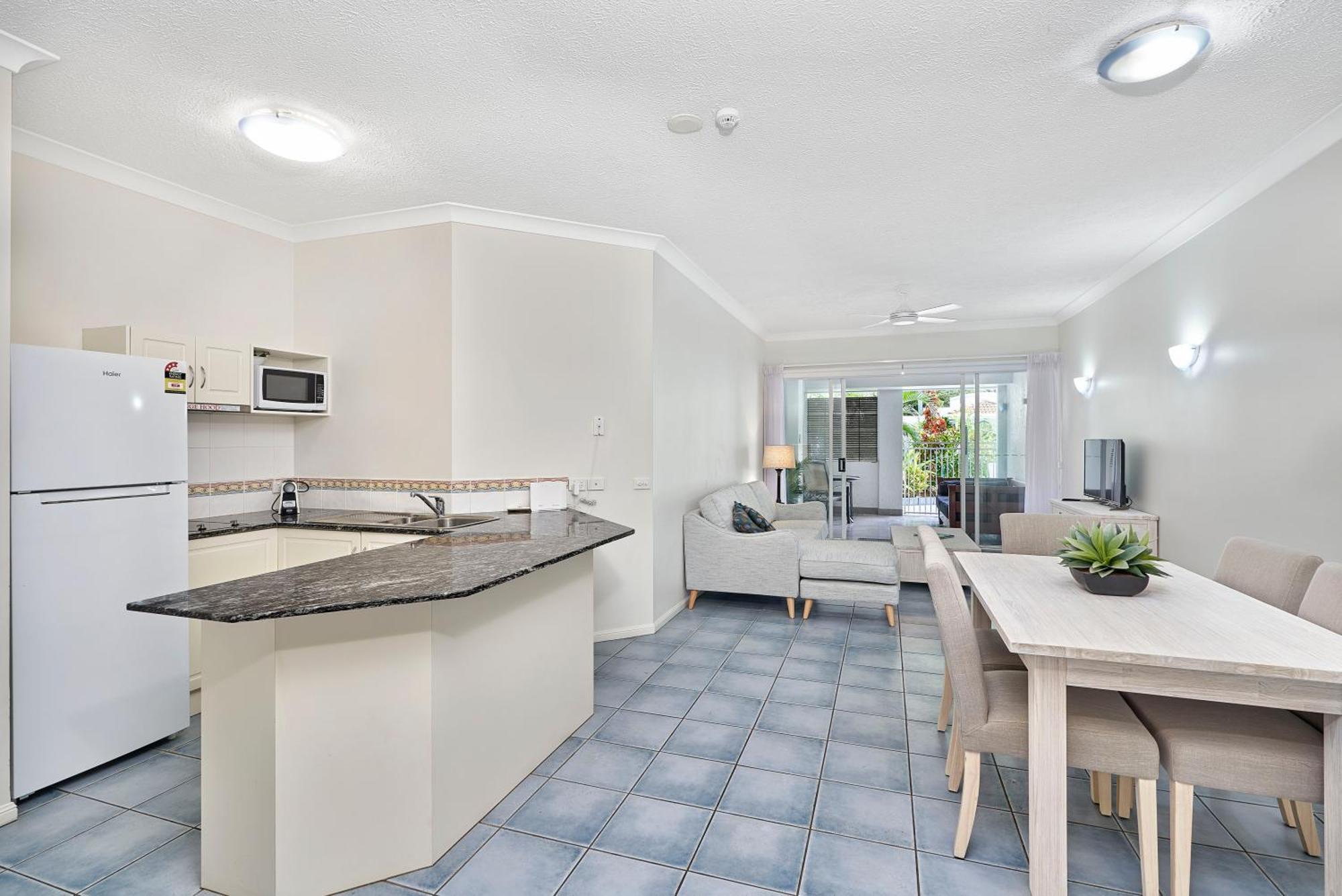 Alassio Apartments With Direct Pool Access Палм Коув Стая снимка